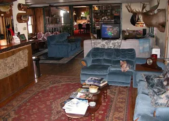 Colonial inn hotel thumbnail 2