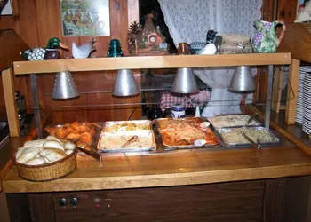 Colonial inn hotel thumbnail 5