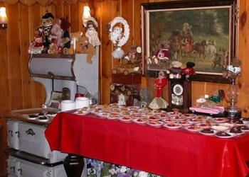 Colonial inn hotel thumbnail 8