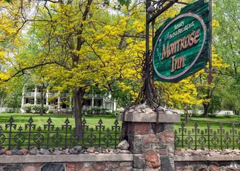 Montrose Inn hotel thumbnail 2
