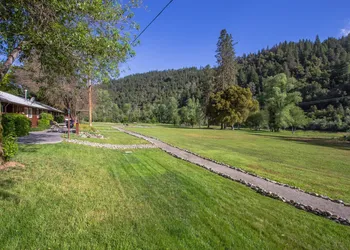 Indian Creek Lodge hotel thumbnail 6