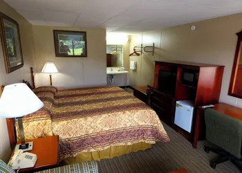 Economy Inn hotel thumbnail 8