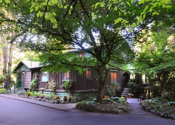 Morrison's Rogue River Lodge hotel thumbnail 4
