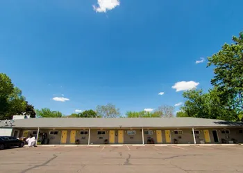 Scottish Inn and Suites hotel thumbnail 2