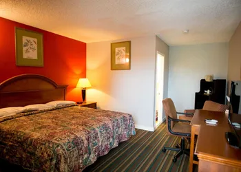 Scottish Inn and Suites hotel thumbnail 8
