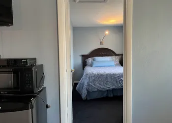 Hitching Post Country Motel hotel thumbnail 4