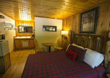 Black Bear Lodge Motel hotel thumbnail 7