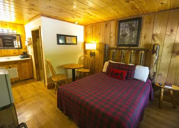 Black Bear Lodge Motel hotel thumbnail 8