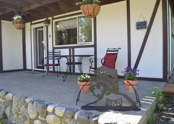 Talkeetna Chalet hotel thumbnail 3