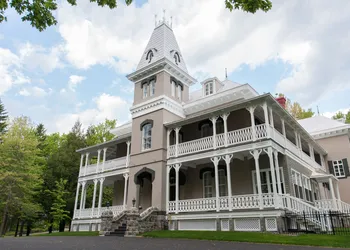 Manoir Maplewood hotel thumbnail 3