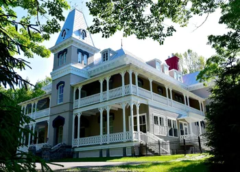 Manoir Maplewood hotel thumbnail 5