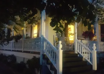 Pecan Tree Inn hotel thumbnail 2