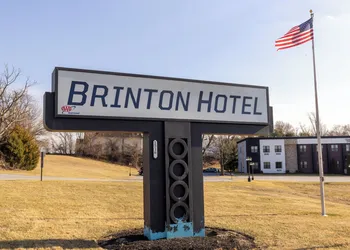 Brinton Suites hotel thumbnail 5