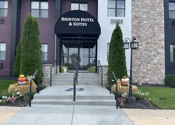 Brinton Suites hotel thumbnail 6