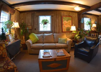 Hyde Away Inn hotel thumbnail 3