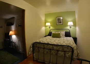 Hyde Away Inn hotel thumbnail 7