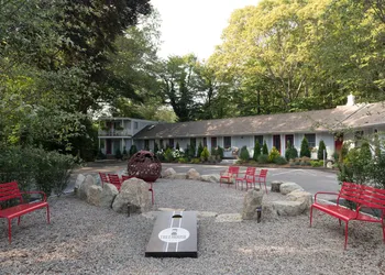 Treehouse Lodge hotel thumbnail 4