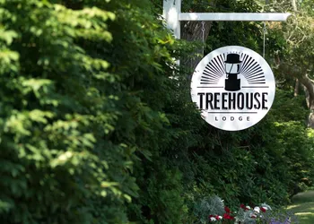 Treehouse Lodge hotel thumbnail 8