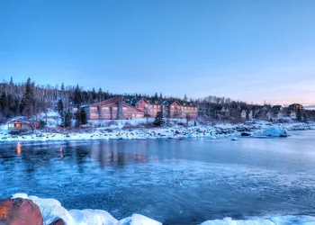 Cove Point Lodge hotel thumbnail 2