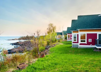 Cove Point Lodge hotel thumbnail 3