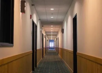 White Oak Inn & Suites hotel thumbnail 6