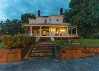 Simmons-Bond Inn Bed & Breakfast hotel thumbnail 4