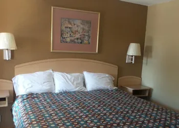 River's Edge Motel hotel thumbnail 8