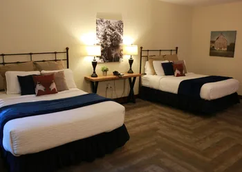 Landoll's Mohican Castle hotel thumbnail 6