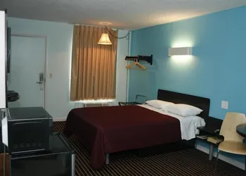 Relax Inn Motel hotel thumbnail 8