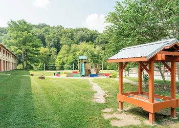 Brown County Inn hotel thumbnail 4