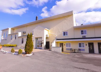 Chateau Suites hotel thumbnail 3