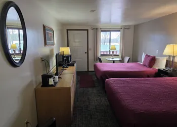 Lakeshore Motel Ice Lake hotel thumbnail 5