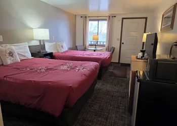 Lakeshore Motel Ice Lake hotel thumbnail 6