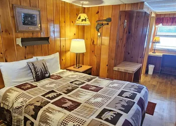 Lakeshore Motel Ice Lake hotel thumbnail 8