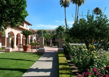 Harris Ranch Resort hotel thumbnail 5