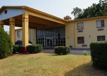Travelers Inn hotel thumbnail 2