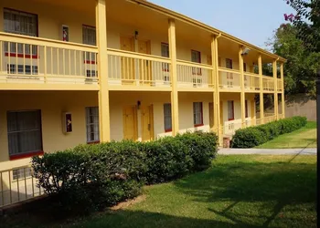 Travelers Inn hotel thumbnail 3