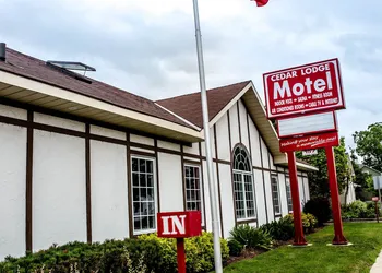 Cedar Lodge Motel hotel thumbnail 3