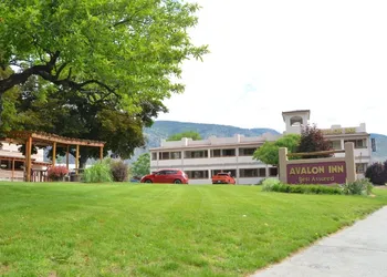 Avalon Inn hotel thumbnail 3