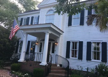 Carriage House Inn hotel thumbnail 2