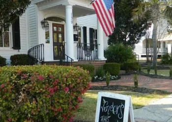 Carriage House Inn hotel thumbnail 4