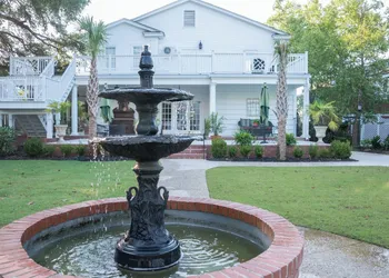 Carriage House Inn hotel thumbnail 6