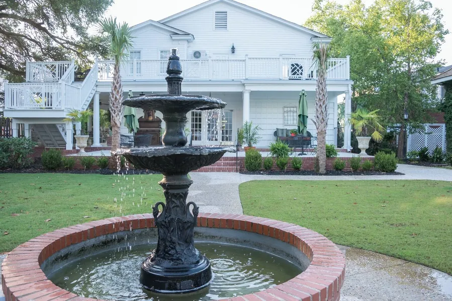 Carriage House Inn hotel detail image 6