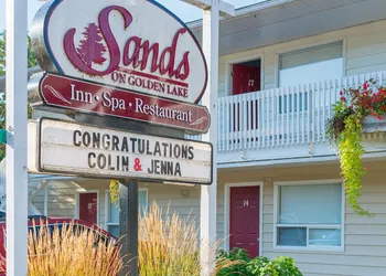 Sands on Golden Lake hotel thumbnail 2