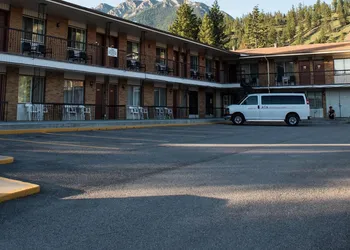 Radium Park Lodge hotel thumbnail 2