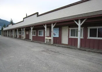 The Ol' Frontier hotel thumbnail 5