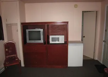 The Ol' Frontier hotel thumbnail 8