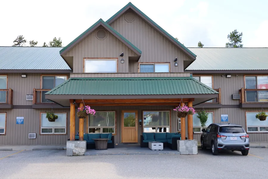 Glacier Mountain Lodge hotel detail image 2