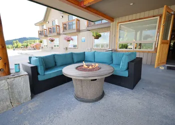 Glacier Mountain Lodge hotel thumbnail 4