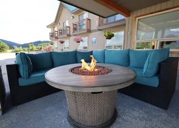 Glacier Mountain Lodge hotel thumbnail 5